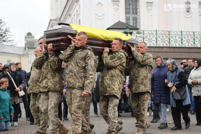 У Луцьку попрощалися із загиблими захисниками Ігорем Бохонюком і Романом Волошкіним (відео)