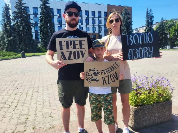 Чекає сина з полону п'ятий рік: у Ковелі пройшла акція на підтримку військовополонених (фото)