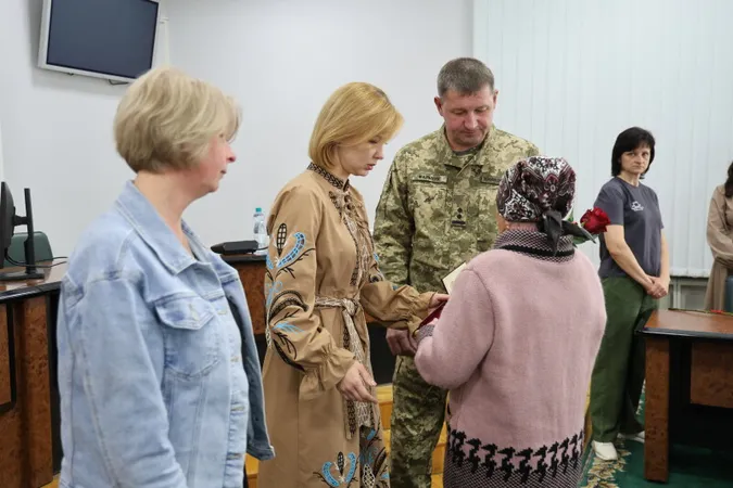 У Луцьку родинам загиблих Героїв вручили державні нагороди (фото)