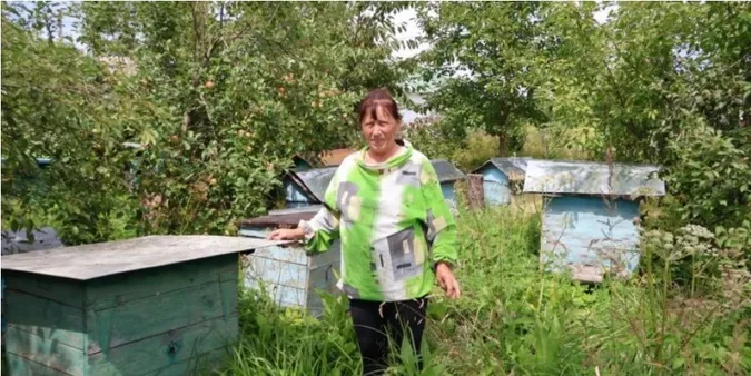 «Кожен вулик у мене – готель люкс»: як волинянка 31 рік тримає понад 50 вуликів (фото)