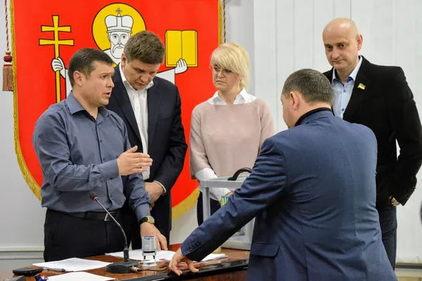 Лічильна комісія у складі п'яти  чоловік взалася за роботу впевнено