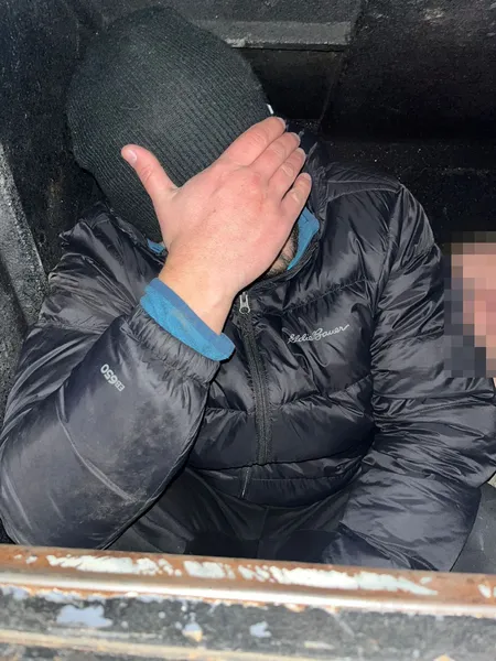 Волиняни везли в Польщу двох чоловіків у багажнику автобуса (фото)