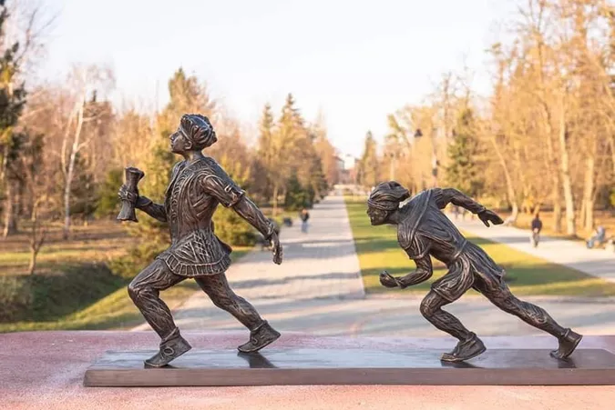 У Луцьку вандали зламали Хвацька і Прудка (фото, відео)