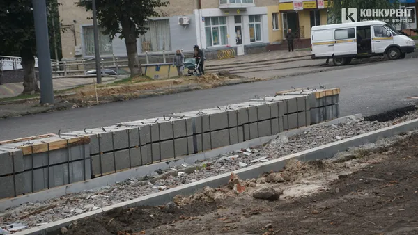 Їздять, ходять, ремонтують: що відбувається на проспекті Волі у Луцьку (фото)