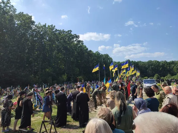 У Луцькому районі провели в останню дорогу воїна Володимира Холевінського (фото)