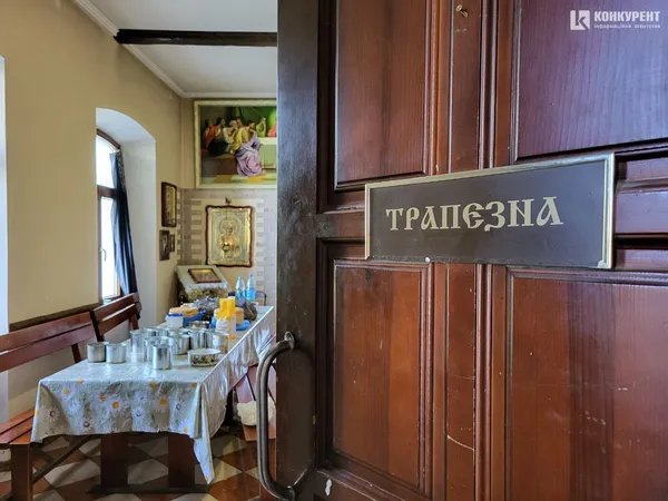 Як у Жидичинському монастирі печуть паски: секрети приготування від ігумена Никодима (фото)