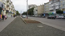 Їздять, ходять, ремонтують: що відбувається на проспекті Волі у Луцьку (фото)