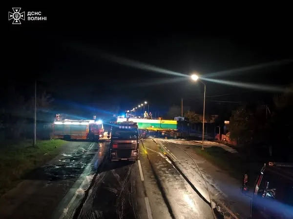 Біля Луцька авто в'їхало в бензовоз (фото, відео)