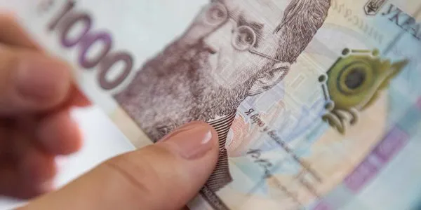 Дадуть не всім: пояснили, хто і як зможе отримати тисячу від Зеленського