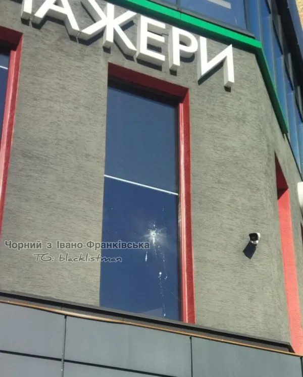 Стріляли в одіозного кримінального авторитета, який причетний до захоплення франківського ринку та рекету: ЗМІ розповіли деталі замаху (фото, відео)