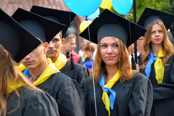 Першокурсники охоче позували фотографам. І не дивно: сьогодні їхній день