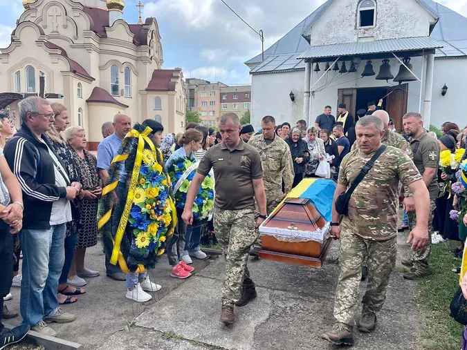 У Нововолинську в останню путь провели загиблого героя (відео)