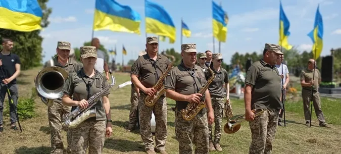 На Волині попрощалися із молодим воїном Михайлом Муковозом (фото)