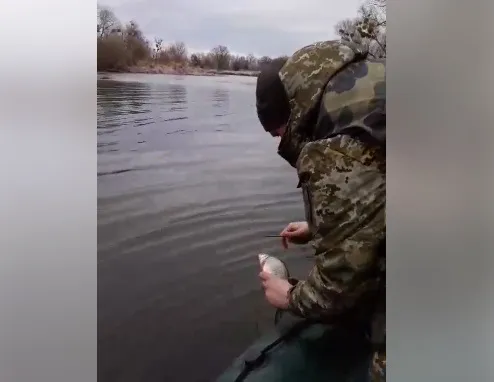 На Волині рибінспектори знайшли «нічийну» виловлену рибу і відпустили її у воду