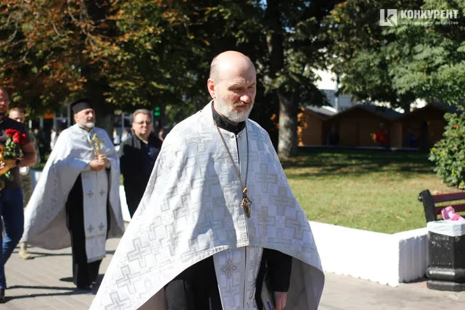 Знову похорон: Луцьк попрощався із загиблим захисником Віталієм Степанишеним (фото, відео)