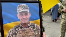 Довго чекали і вірили в диво: на Волині попрощалися з Героєм Андрієм Лабантом (фото)