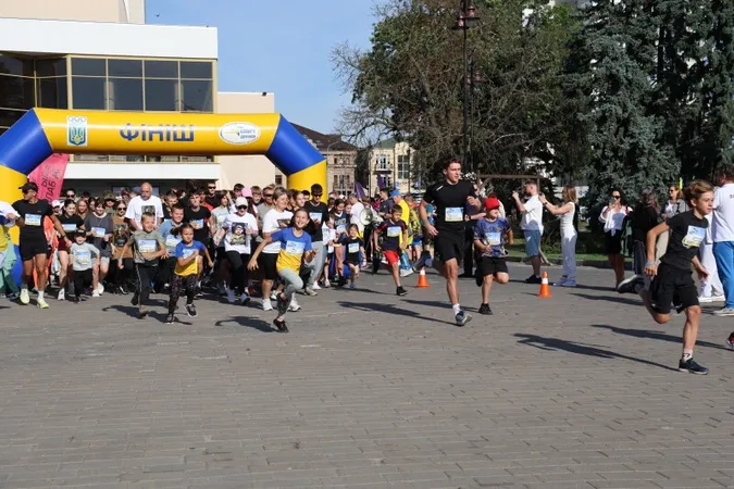 У Луцьку сотні людей бігли в пам’ять про Героїв України (фото)
