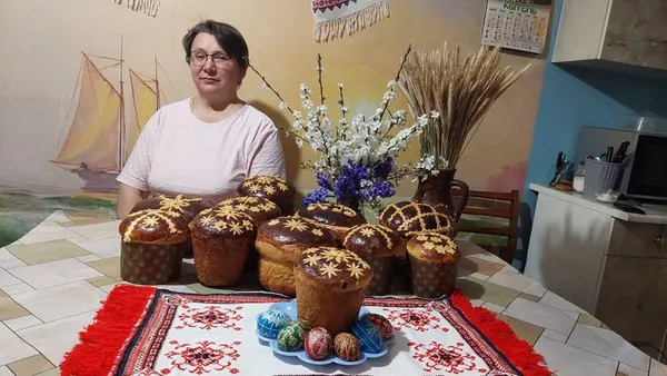 Господиня з Рівненської громади, яка пече паску за традиційним рецептом