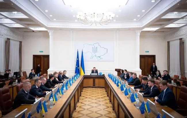 Уряд Корецького скасував рішення Свириденко щодо бронювання