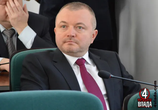 Депутат сам зробить каналізацію в будинок у Центрі Луцька, бо мерія виділяє гроші на фонтан