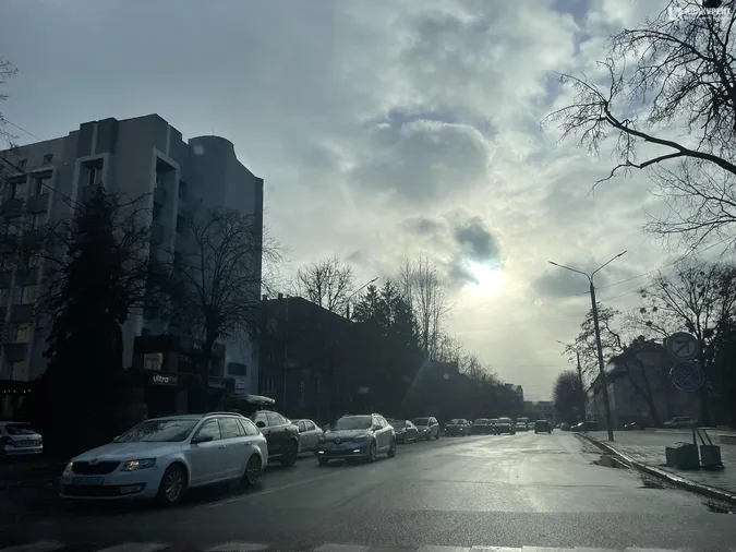 У Луцьку цілий проспект паралізувало через аварію (відео)