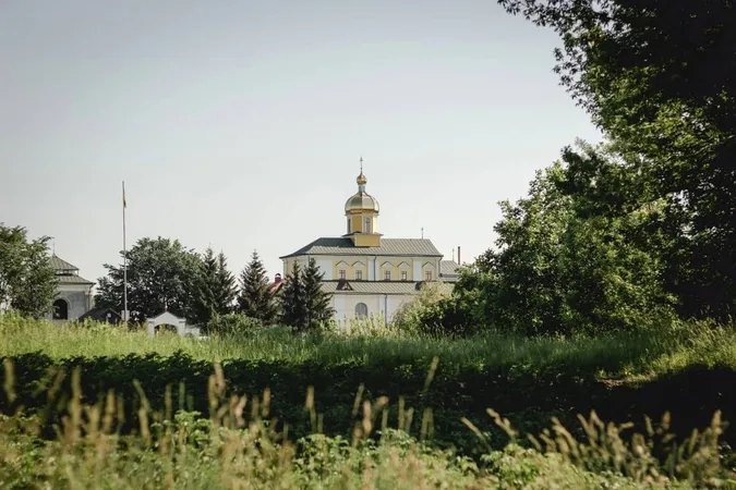 Забутий «золотий» сад Волині: як монастирські яблуні рятували палац і годували дітей
