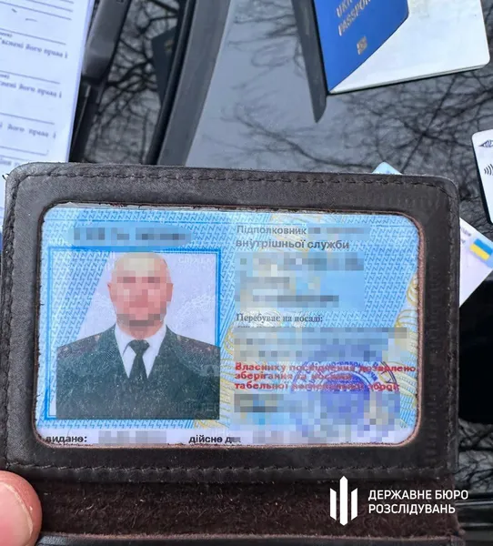 «Романтичний» працівник Рівненського СІЗО постачав наркотики арештантці за інтимні фото