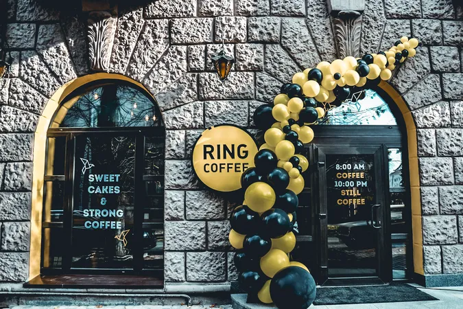 У центрі Луцька відкрили яскраву кав’ярню Ring Coffee (фото)