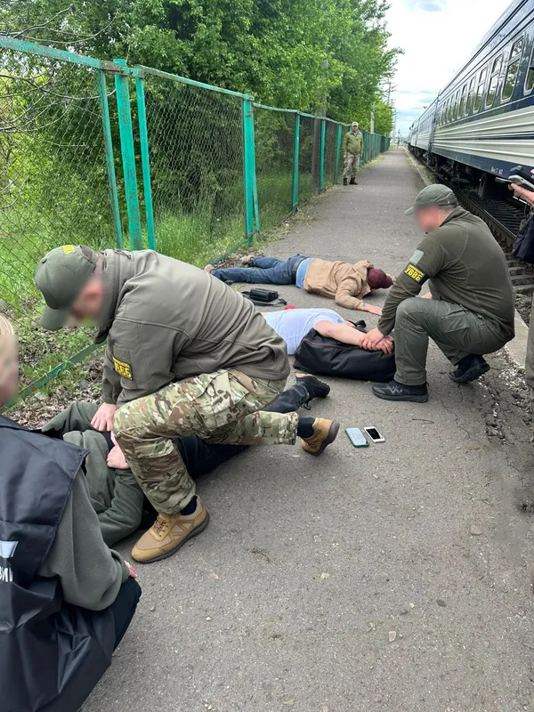 Правоохоронець намагався провезти через «Ягодин» трьох ухилянтів (фото)