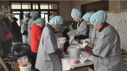 Волиняни готують сухий борщ для бійців на передову (фото, відео)