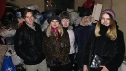 Луцькі волонтери посортували одяг із соцконтейнерів (фото)