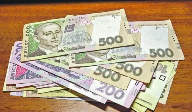 Гривня продовжує втрачати позиції