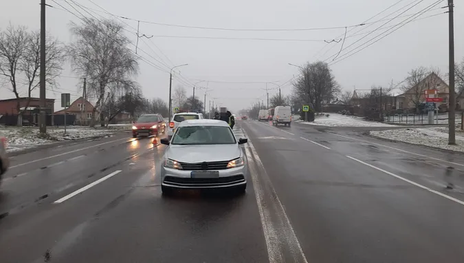 Чоловік – в реанімації: під Луцьком авто збило пішохода (фото, відео)