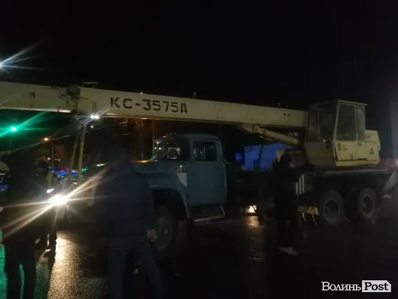 Муніципали з важкою технікою та рішенням суду приїхали демонтувати ринок