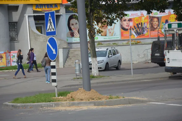 На Соборності у Луцьку монтують дорожнє освітлення (фото)