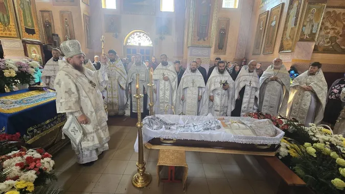 У Луцьку прощалися із священником з церкви УПЦ МП (фото)