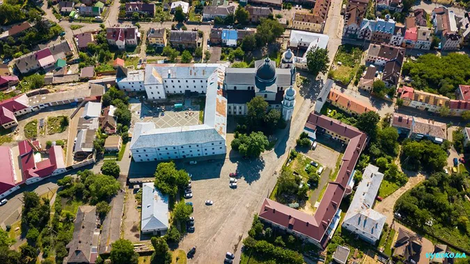 Між падінням ясена і візитом Зеленського: старий Луцьк показали з висоти (фото)