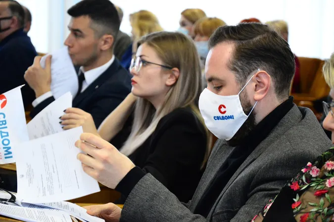 У Луцькій райраді створили десять комісій: «СВІДОМІ» назвали цю кількість необґрунтованою