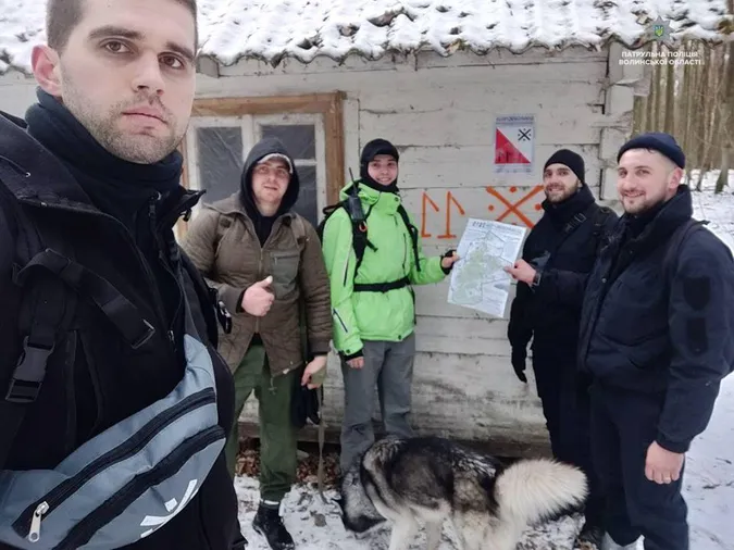 Екстрим, 57 кілометрів і 15 годин: волинські патрульні взяли участь у змаганнях (фото)