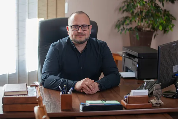 Декларації 2020: що заробили очільники Нововолинська