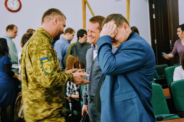 Тим часом Олександр Кравченко до сліз доводив Андрія Козюру та Олександра Козлюка