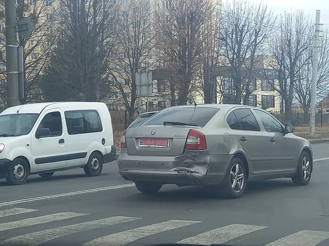 У Луцьку BMW врізалась у «шкоду» на переході (фото)