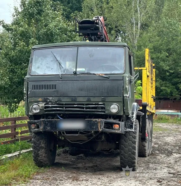 Поліція «накрила» ділків, які крали ліс на Ківерцівщині (фото, відео)