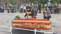 Рік вважався зниклим безвісти: на Волині попрощалися з воїном Миколою Максимчуком (фото)