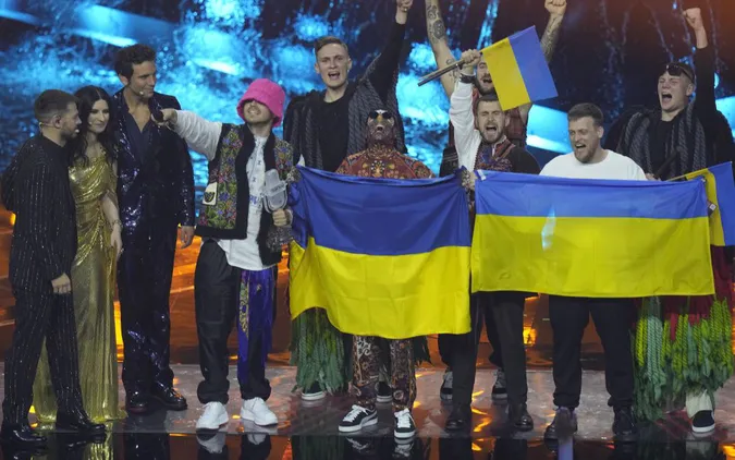Батьки сопілкаря Kalush Orchestra радіють перемозі одного сина на Євробаченні, на іншого – чекають із перемогою з війни