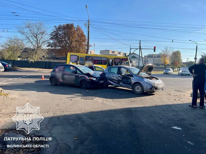 У Луцьку водій виїхав на «зустрічку» і врізався у Mitsubishi