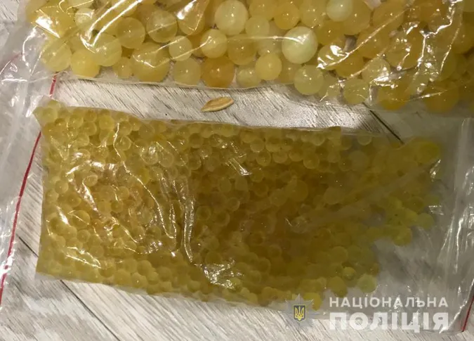 У Луцьку і Ковелі «накрили» цехи з обробки бурштину (фото, відео)