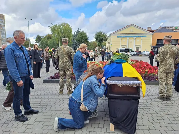 У Ковелі попрощалися із Захисником Петром Коломійчуком, який загинув у ДТП на Дніпропетровщині (фото)