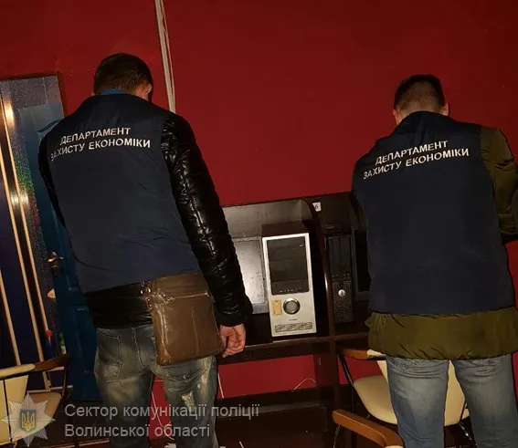 У Луцьку викрили 4 інтернет-клуби, де «процвітав» гральний бізнес (фото)