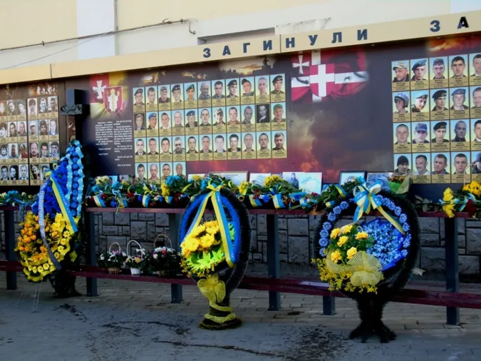 У Луцьку відкрили оновлений фотостенд полеглим бійцям АТО (фото)